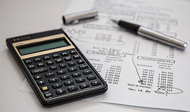 Calculer les cotisations sociales indépendants